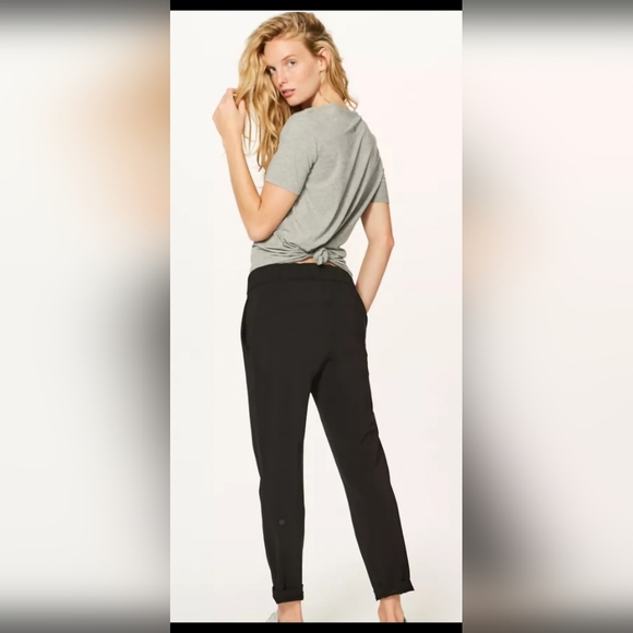 LULULEMON On the Fly Pant in black. Size 2 - Picture 4 of 16